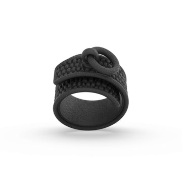 Anello Snake di Siño Milano, fascia larga a grana con anello sul davanti